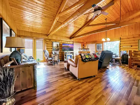 Living - 5771 137th Ave NW, Williston, ND 58801 photo 5 of 7