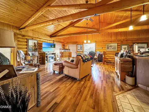 Living - 5771 137th Ave NW, Williston, ND 58801 photo 4 of 7
