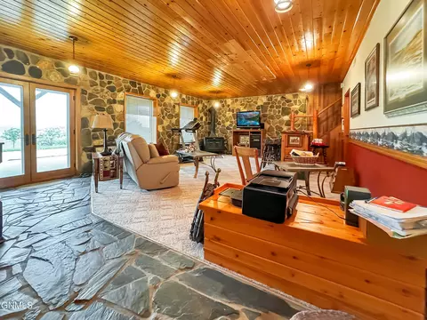 Living - 5771 137th Ave NW, Williston, ND 58801 photo 6 of 7