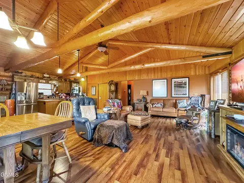 Living - 5771 137th Ave NW, Williston, ND 58801 photo 2 of 7