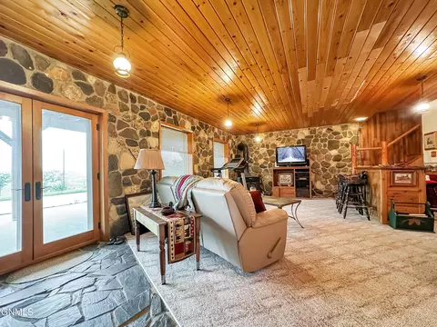 Living - 5771 137th Ave NW, Williston, ND 58801 photo 7 of 7