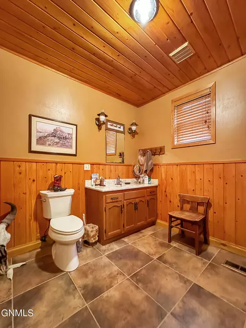 Bath - 5771 137th Ave NW, Williston, ND 58801 photo 2 of 3