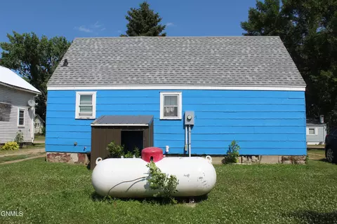 Exterior - 608 2nd Ave NW, Ashley, ND 58413 photo 1 of 2