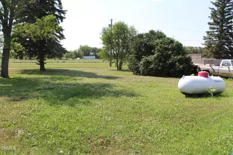 Exterior - 608 2nd Ave NW, Ashley, ND 58413 photo 2 of 2