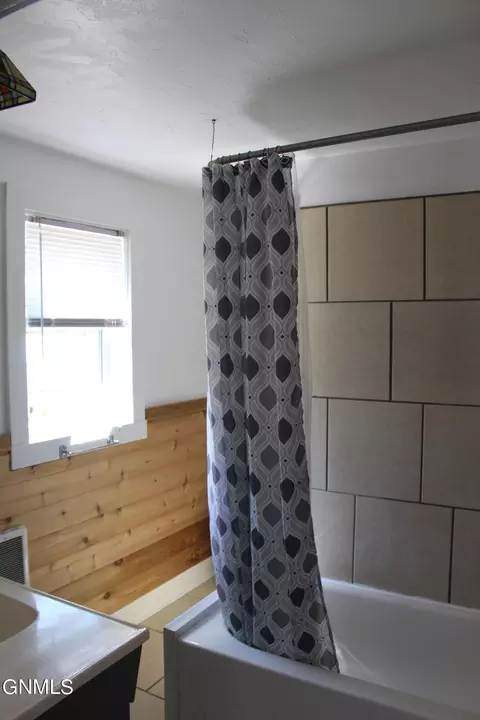Bath - 608 2nd Ave NW, Ashley, ND 58413 photo 1 of 3