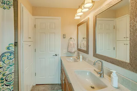 1716 Omaha Dr E, Bismarck, ND 58504 photo 37