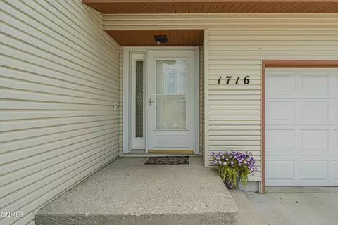 1716 Omaha Dr E, Bismarck, ND 58504 photo 7