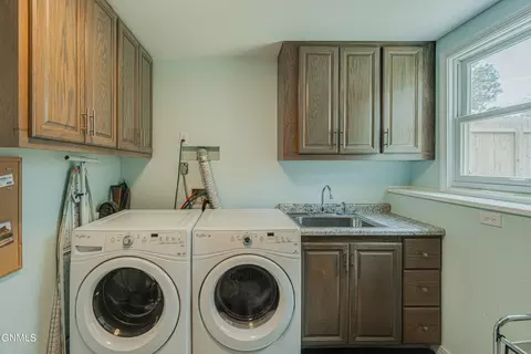 1716 Omaha Dr E, Bismarck, ND 58504 photo 67