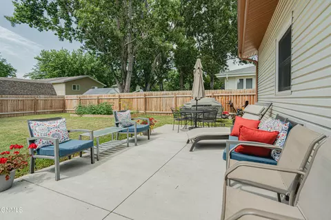 1716 Omaha Dr E, Bismarck, ND 58504 photo 12