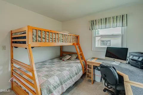 1716 Omaha Dr E, Bismarck, ND 58504 photo 40
