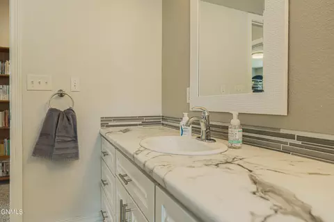 1716 Omaha Dr E, Bismarck, ND 58504 photo 63
