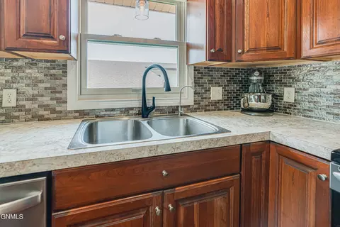 1716 Omaha Dr E, Bismarck, ND 58504 photo 30
