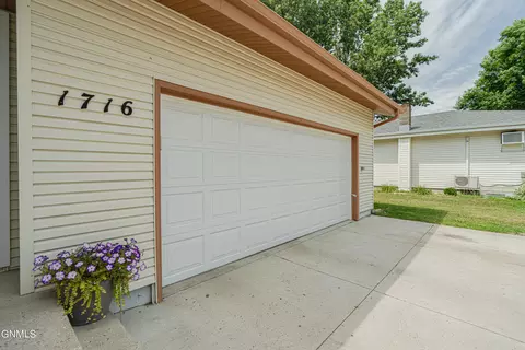 1716 Omaha Dr E, Bismarck, ND 58504 photo 5