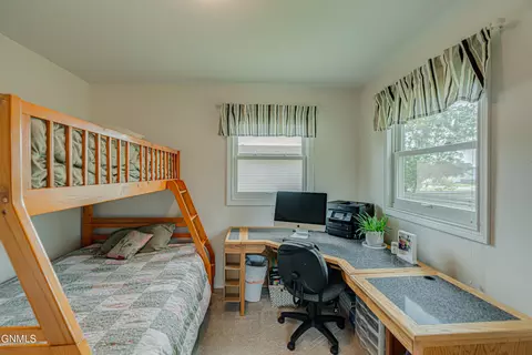 1716 Omaha Dr E, Bismarck, ND 58504 photo 41