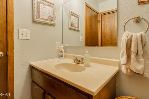 551 Marilyn Dr, Mandan, ND 58554 photo 62