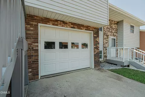 551 Marilyn Dr, Mandan, ND 58554 photo 5