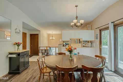551 Marilyn Dr, Mandan, ND 58554 photo 40