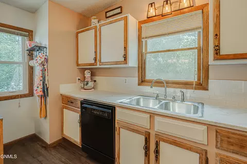 551 Marilyn Dr, Mandan, ND 58554 photo 56