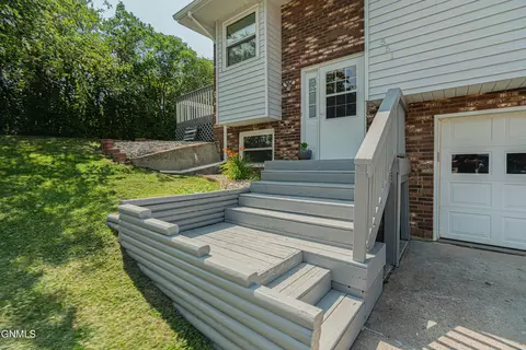 551 Marilyn Dr, Mandan, ND 58554 photo 6