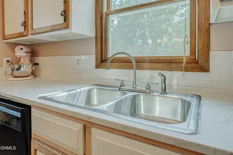 551 Marilyn Dr, Mandan, ND 58554 photo 52