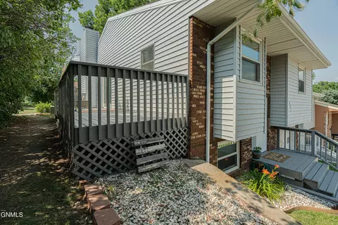 551 Marilyn Dr, Mandan, ND 58554 photo 7