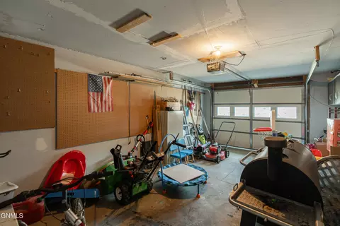 551 Marilyn Dr, Mandan, ND 58554 photo 23