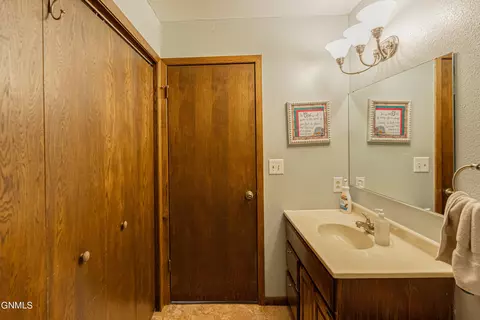 551 Marilyn Dr, Mandan, ND 58554 photo 61