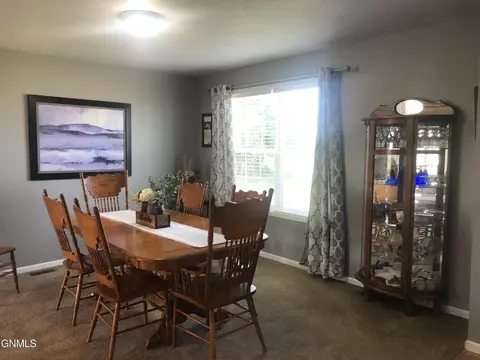 524 Summit Ave, Noonan, ND 58765 photo 4