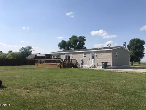 524 Summit Ave, Noonan, ND 58765 photo 22