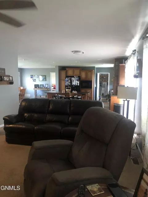 524 Summit Ave, Noonan, ND 58765 photo 8