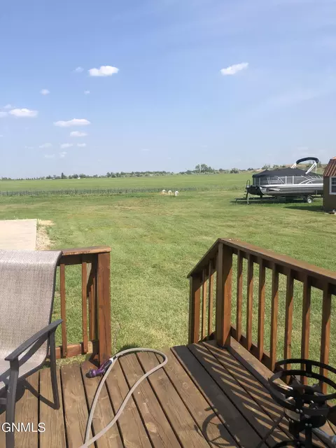 524 Summit Ave, Noonan, ND 58765 photo 21