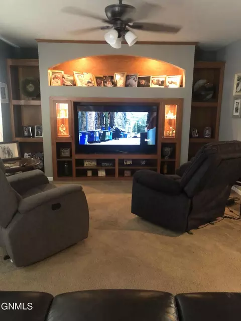 524 Summit Ave, Noonan, ND 58765 photo 7
