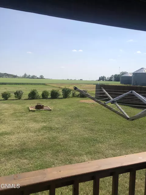 524 Summit Ave, Noonan, ND 58765 photo 19