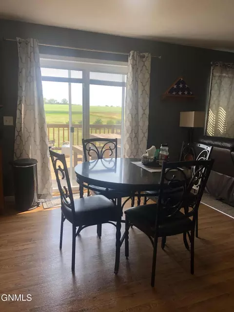 524 Summit Ave, Noonan, ND 58765 photo 6