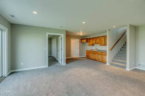 Living - 928 Baffin Loop, Bismarck, ND 58503 photo 9 of 9