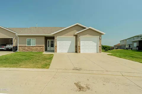 928 Baffin Loop, Bismarck, ND 58503