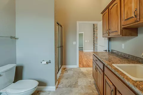 Bath - 928 Baffin Loop, Bismarck, ND 58503 photo 1 of 4
