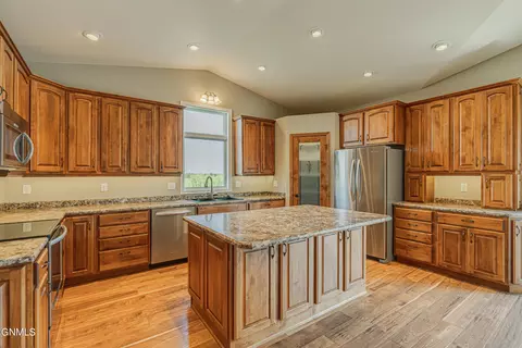 Kitchen - 928 Baffin Loop, Bismarck, ND 58503 photo 3 of 6
