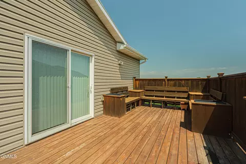 Exterior - 928 Baffin Loop, Bismarck, ND 58503 photo 3 of 7