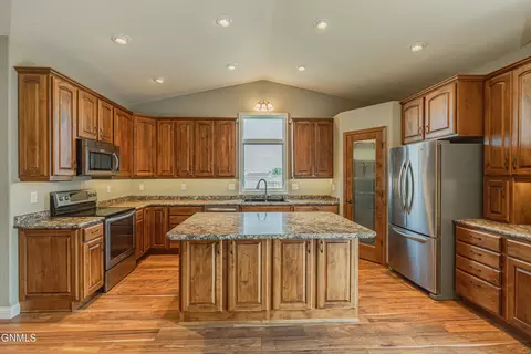 Kitchen - 928 Baffin Loop, Bismarck, ND 58503 photo 2 of 6