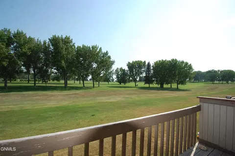 Exterior - 2304 3rd St NW, Sidney, MT 59270 photo 2 of 3