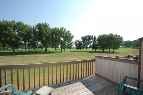 Exterior - 2304 3rd St NW, Sidney, MT 59270 photo 1 of 3