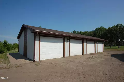 Exterior - 2304 3rd St NW, Sidney, MT 59270 photo 3 of 3