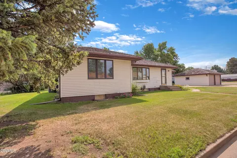 205 S Bell St, Bismarck, ND 58504