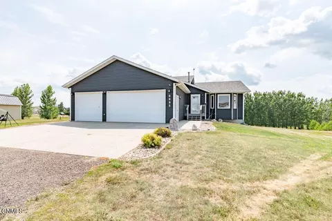 6095 Ashton Cir, Bismarck, ND 58504