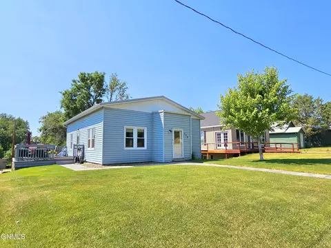 309 3rd Ave NW, Watford City, ND 58854