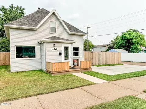 416 8th Ave W, Williston, ND 58801 photo 2