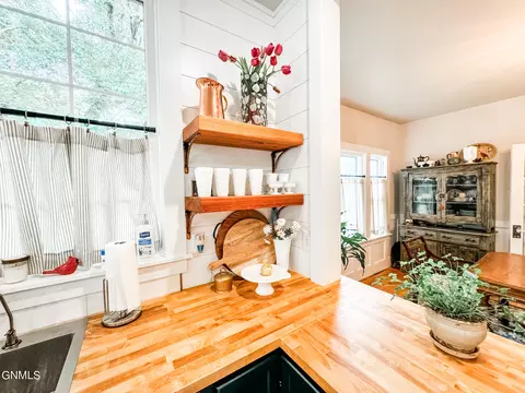 Kitchen - 610 3rd Ave E, Williston, ND 58801 photo 5 of 13