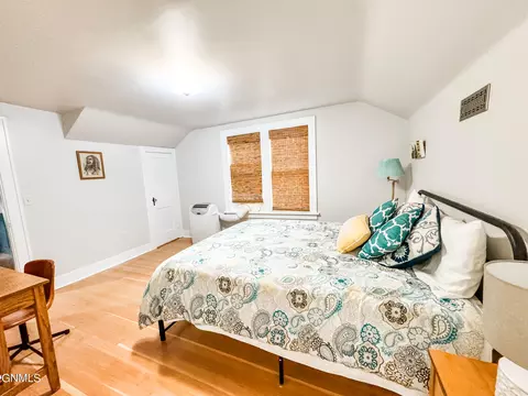 Bedroom - 610 3rd Ave E, Williston, ND 58801 photo 7 of 9