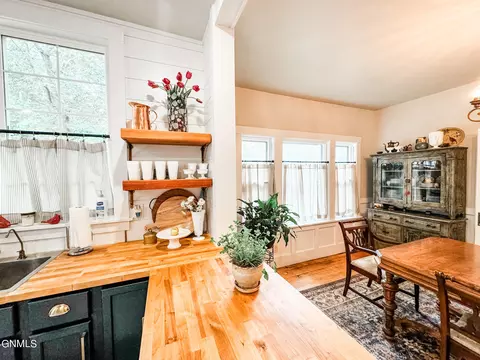 Kitchen - 610 3rd Ave E, Williston, ND 58801 photo 4 of 13